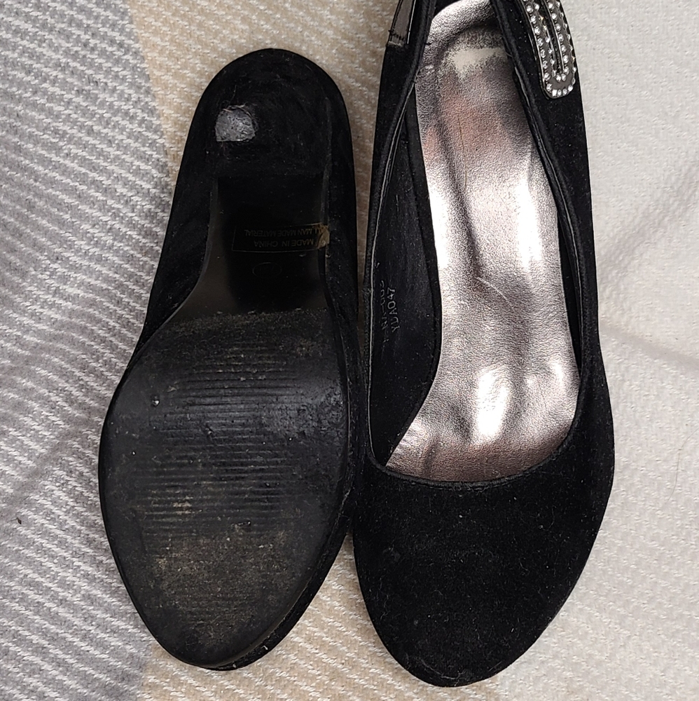 Heels - Picture 2 of 2